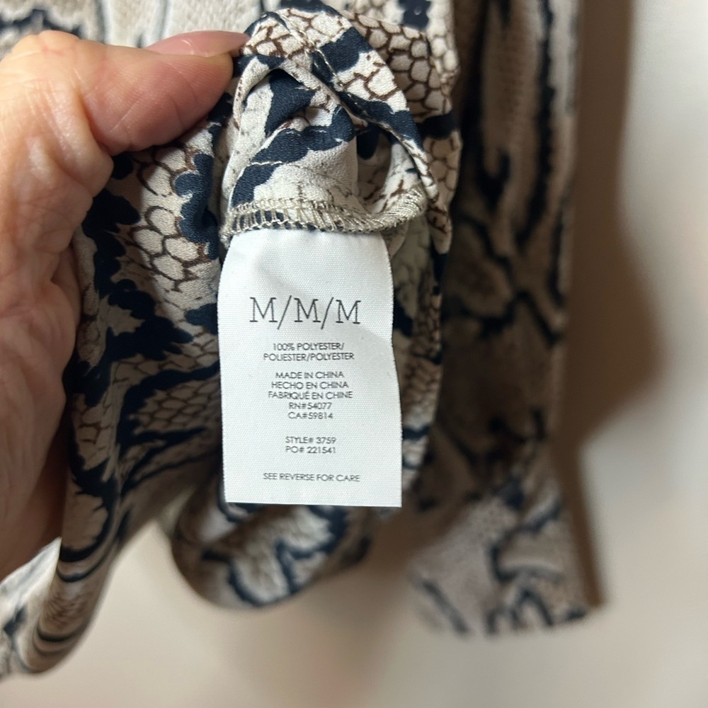 Cabi 3759 Serpentine Blouse Size Medium - Picture 7 of 9